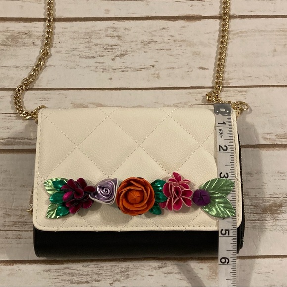 Betsey Johnson Lovely Brunch 3D Flower Faux Leather Wallet On A Chain Crossbody - Picture 16 of 16